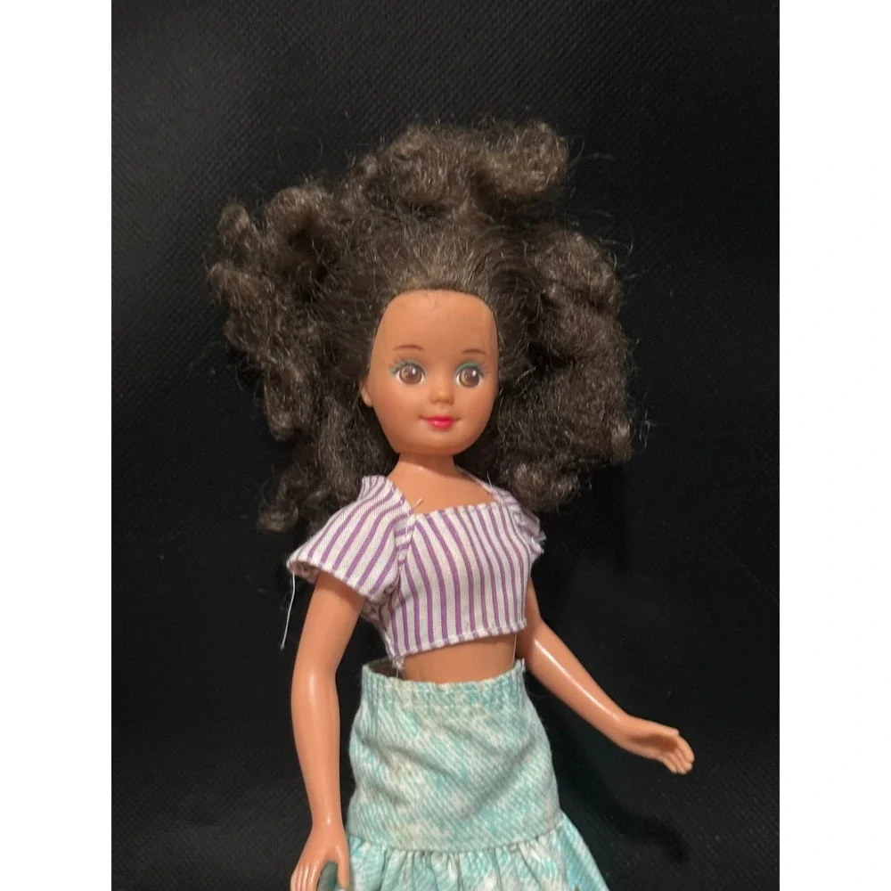 Vintage 1987 Mattel Skipper Doll Brunette Curly Hair Striped‎ Top Teal Skirt
